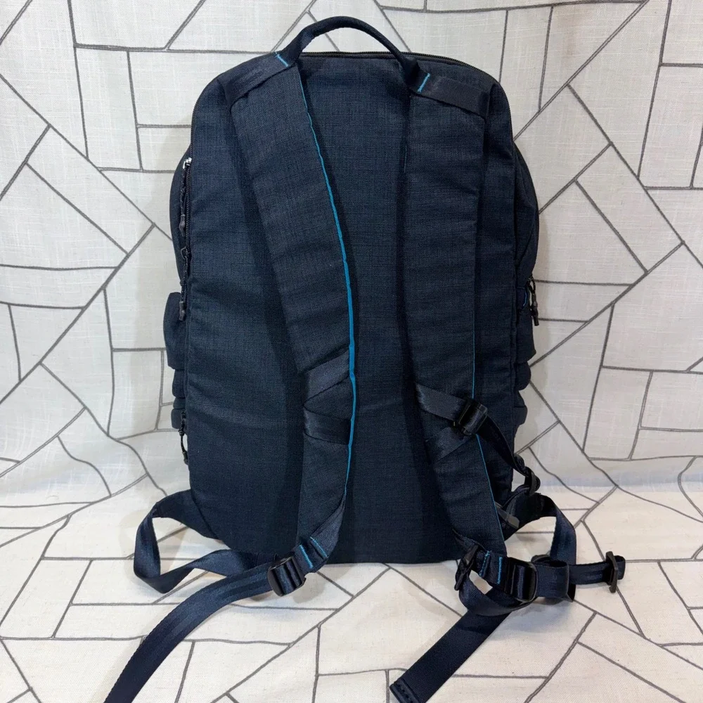 Nathan Backpack One Size Black Hydration Pouch Active Hiking Daypack